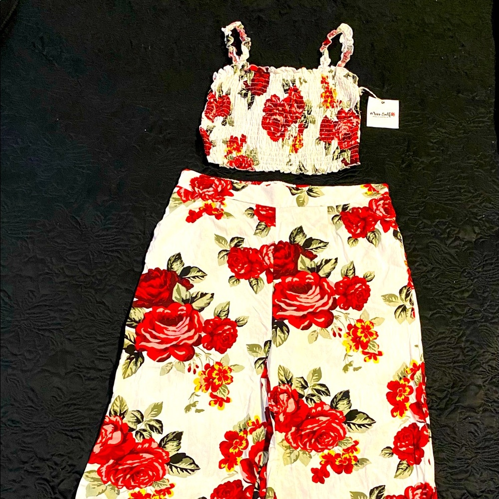 Gorgeous Flower Design for a comfortable look.